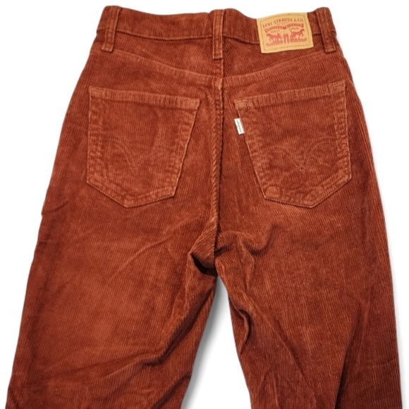 Nwot! Levi's High-Waisted Corduroy Mom jeans pants - Picture 3 of 7